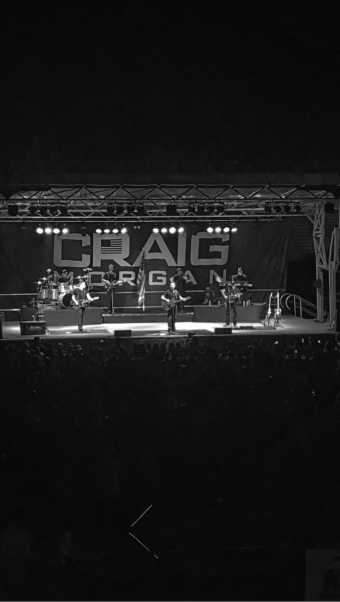 BerryGeorgiann's tweet photo. @cmorganmusic  great night in BG 🎶🎤see you in 4 weeks at keys to the country ❤️#25thweddingannivetsarytrip https://t.co/pvJk5mTt3r