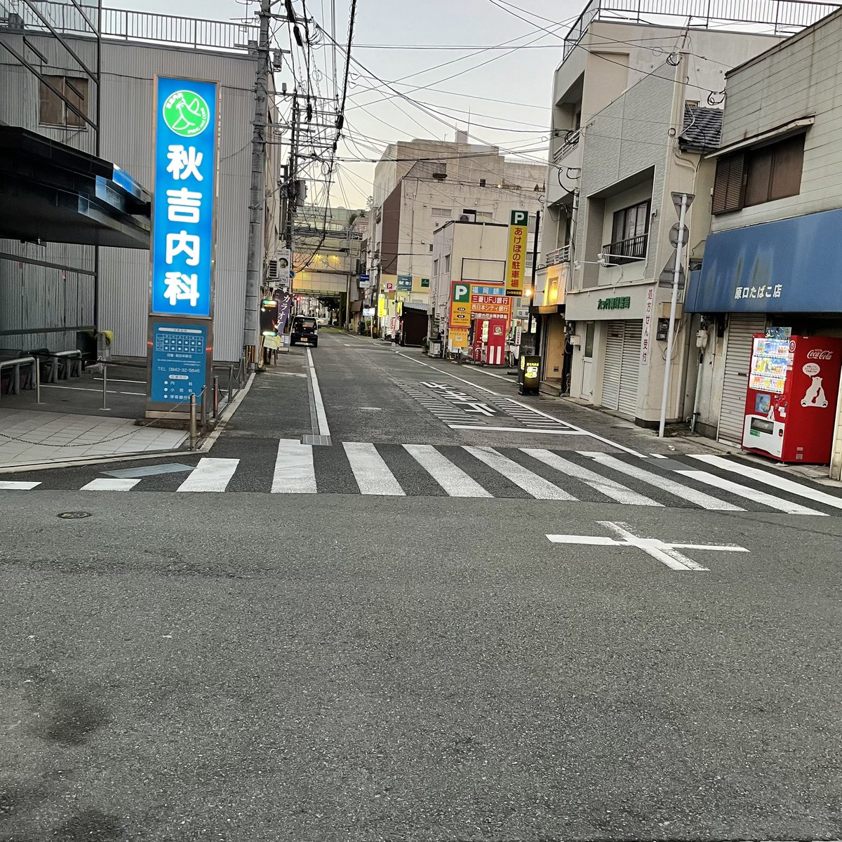 mutumon740's tweet photo. 先週で夜市終わって、at will前の通りガラガラやん💦
まるで平日。
#久留米市 #久留米 #六ツ門 #カラオケ #BAR  #飲む  #歌う #語る #笑う #アットウィル #想いのままに #片麻痺マスター #障害あっても前進 https://t.co/5OvzXj5OWd
