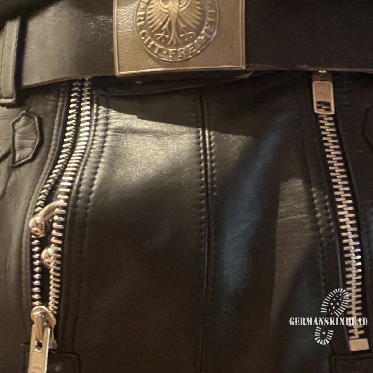 Worn for 24 hours now and 42 still to go. The perfect mix of man scent   and leather.