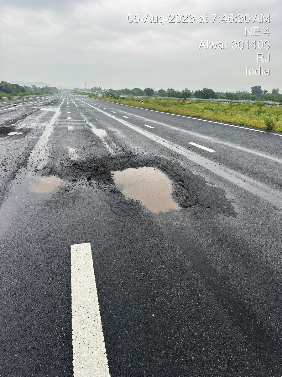 PoswalDevender's tweet photo. This is the current situation of the new build up delhi mumbai expressway @nitin_gadkari  sir kindly take some strong actions against authority https://t.co/eG1BSKjY2X