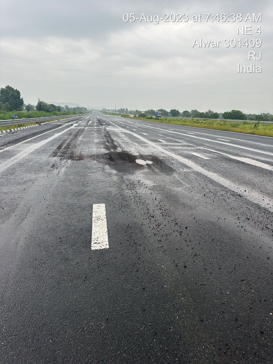 PoswalDevender's tweet photo. This is the current situation of the new build up delhi mumbai expressway @nitin_gadkari  sir kindly take some strong actions against authority https://t.co/eG1BSKjY2X