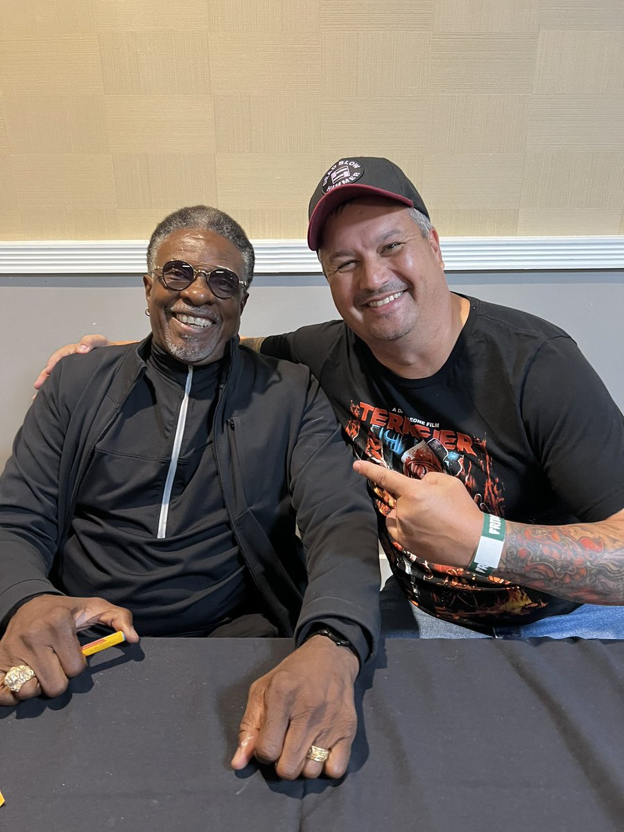 jcweb34's tweet photo. I finally got the chance to meet @ImKeithDavid at @MonsterManiaCon last night! Keith is just the best! #NeverTouchAnotherMansFries https://t.co/WMcNhKd3SL