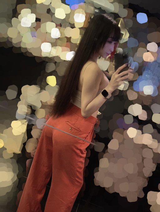 ラウンジ蓮実クレアに出勤 キャットバニー着替え前の私服の私 めっちゃ髪伸びた！ https://t.co/yxmtyRweHd