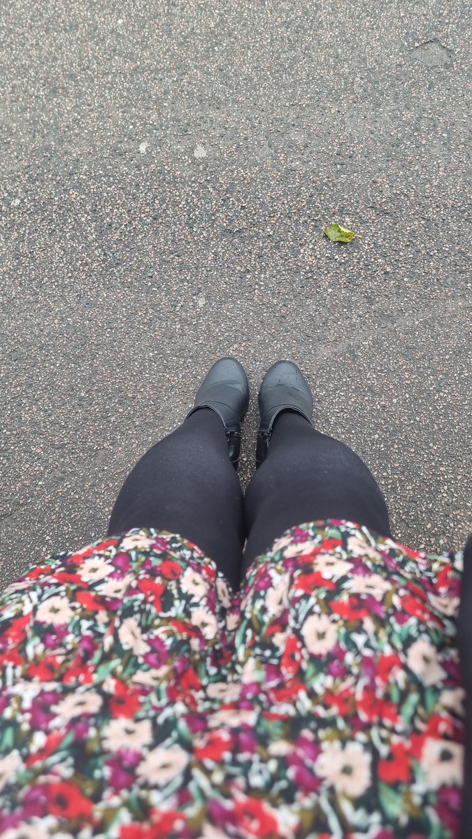 Heading back into London for a bottomless brunch for my friend's birthday then wherever the day takes us. Even though the weather isn't great still decided on a dress- even if I've gone for a more "wintery" look with tights and boots.