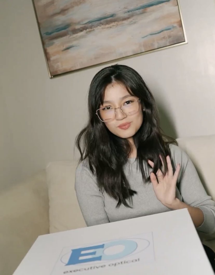 outrodb's tweet photo. her in specs >>> 

yay! #BelleMariano for EO 🫶🏻 https://t.co/SVSYIEHQus