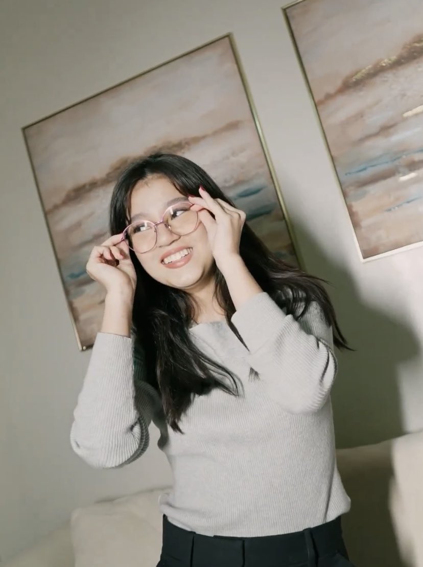 outrodb's tweet photo. her in specs >>> 

yay! #BelleMariano for EO 🫶🏻 https://t.co/SVSYIEHQus