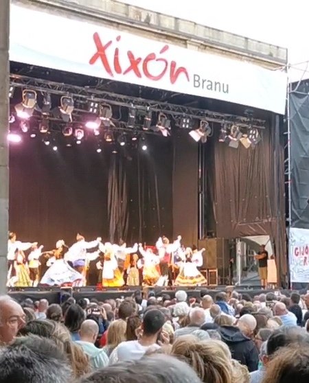 repunanton's tweet photo. #Xixón Branu 2022
vs
#Gijón Verano 2023

Antiasturianismu
@FOROAsturias
@CarmenMoriyon
+ fascismo españolista https://t.co/Y2xpG53wFa