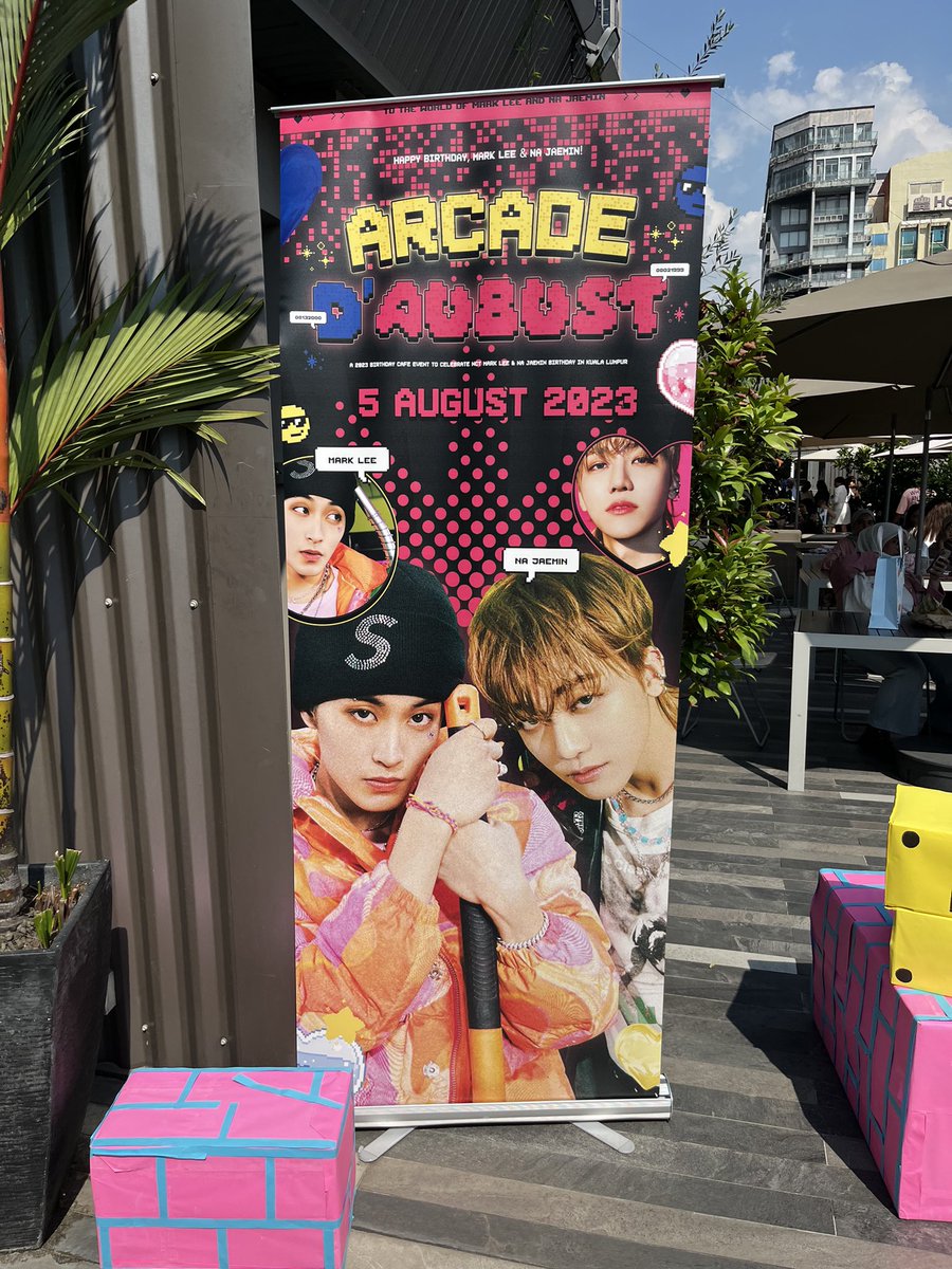 i_x_na's tweet photo. First time event at eden cafe.. so beautiful place. Deco also cute and beautiful. Thanks @mieramin_ for accompany me💗 #arcadeDau8ust https://t.co/qtlCh9MO3q