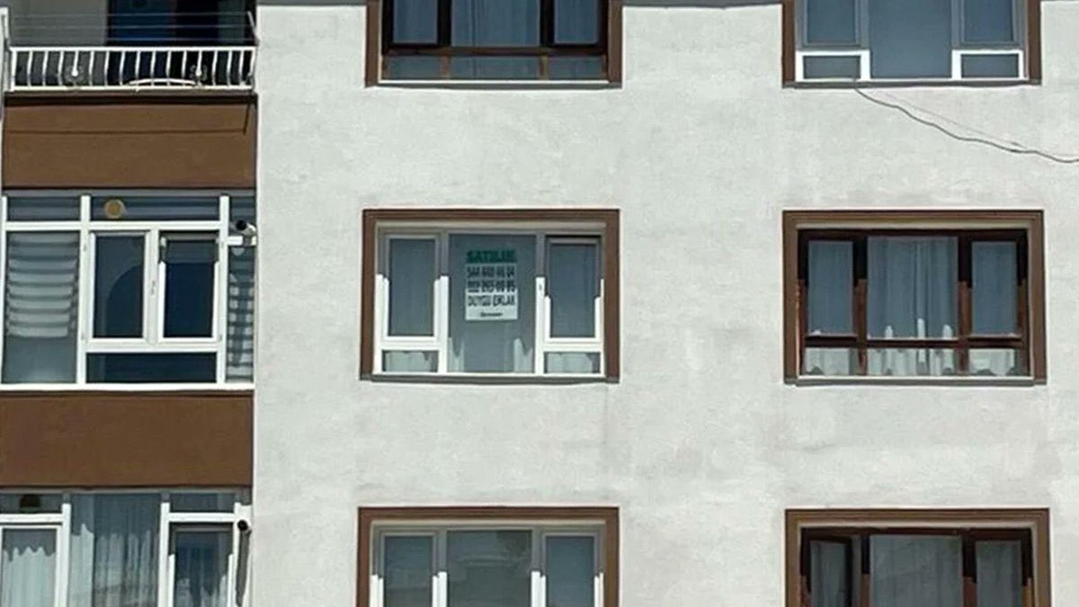 Ankara'da bir ev sahibi, kiracısına evden çıkması karşılığında 200 bin lira teklif etti. 

Kirası 2 bin 450 lira olan kiracı ise kira fiyatlarının çok yüksek olduğunu söyleyerek teklifi reddetti.