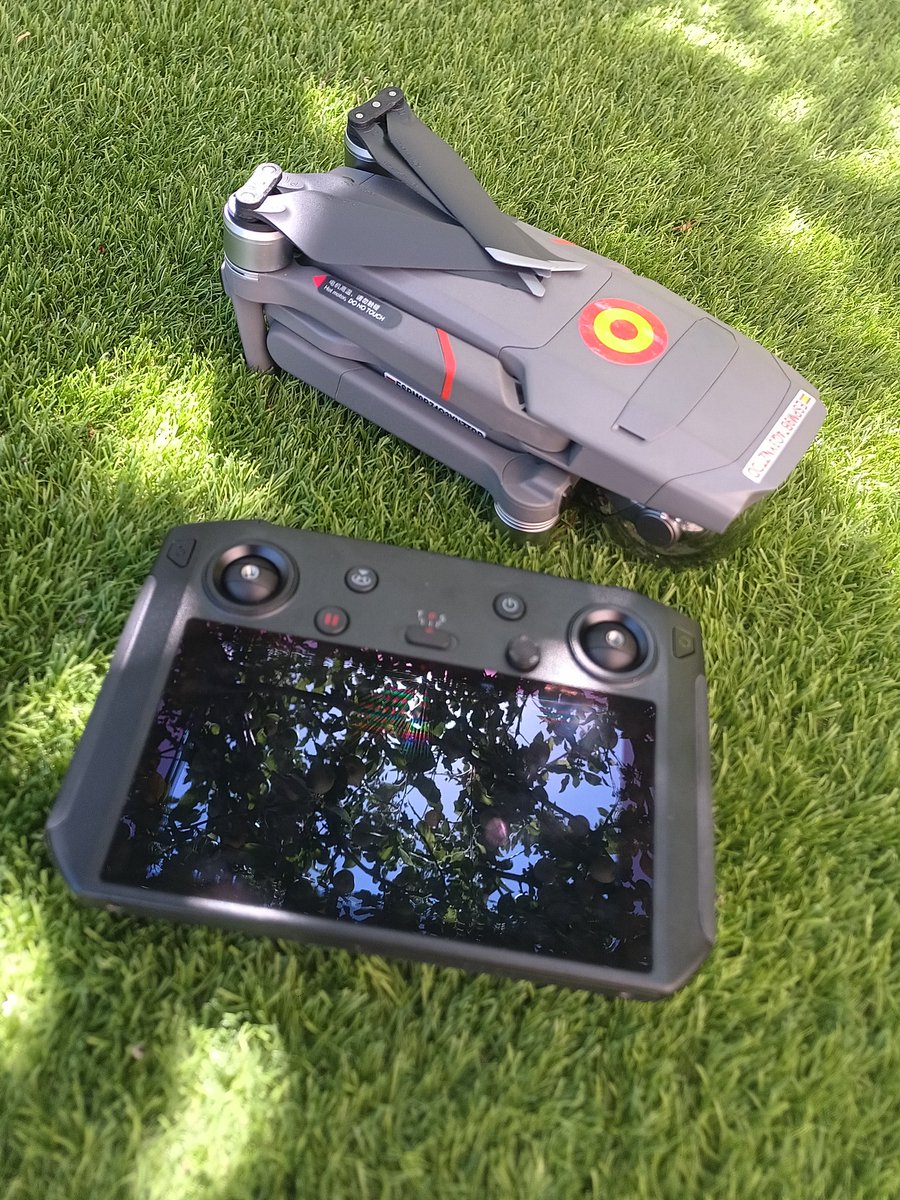 presidenteagcs's tweet photo. Aumentamos la familia de #drones para ser usados en las emergencias y en la búsqueda de personas desaparecidas, gracias a la donación de la asociación #VGAR https://t.co/ZfwmDJEQwd