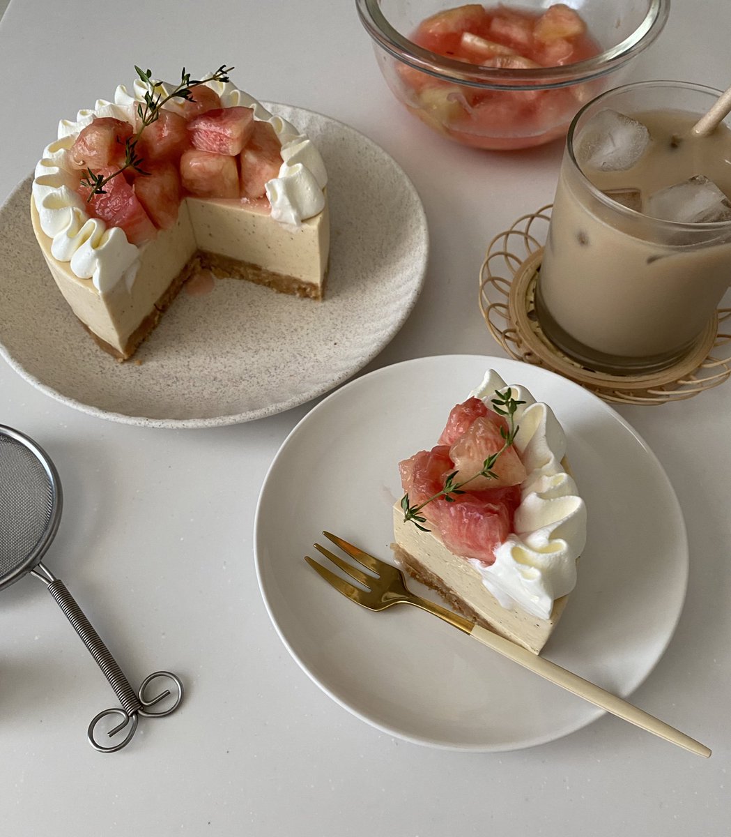 megucafe02's tweet photo. 【オーブンなし】
アールグレイと桃のレアチーズケーキ
材料使い切りレシピに改良しました🍑
仕込み15分、冷やす時間4時間
半日あれば作って食べれる神レシピです https://t.co/c9Ay6Pfmvd