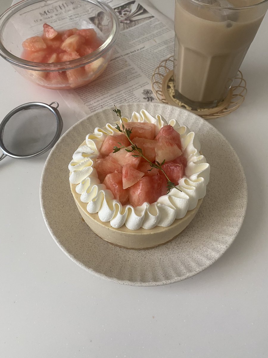 megucafe02's tweet photo. 【オーブンなし】
アールグレイと桃のレアチーズケーキ
材料使い切りレシピに改良しました🍑
仕込み15分、冷やす時間4時間
半日あれば作って食べれる神レシピです https://t.co/c9Ay6Pfmvd