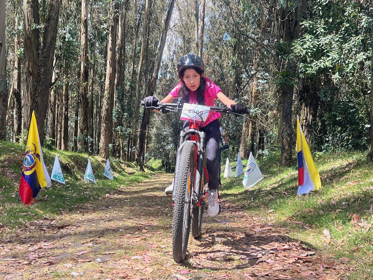 IESSec's tweet photo. #IESSatuServicio | La adrenalina se vivió al máximo en la 🚴🏻 que se realizó en el #ParquedelJubiladoIESS. Los competidores llegaron emocionados a la meta y en reconocimiento a su esfuerzo se les entregó detalles conmemorativos. ¡Felicitaciones a todos! 🙌🏻✅ https://t.co/h1CA7ibTVK