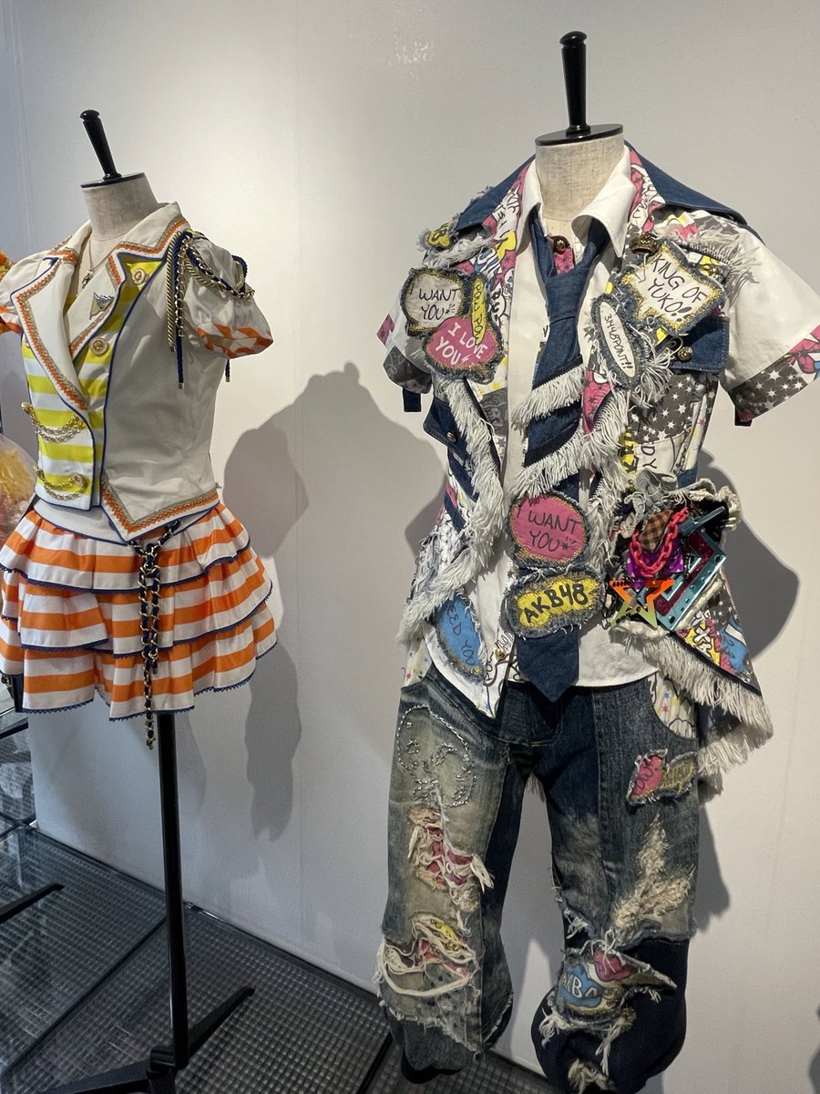 nann87c's tweet photo. #AKB大衣装展 行ってきたよ、なんかもう青春というか人生が蘇ってきて本当に最高だった、行ってよかった、、🥲🤍 https://t.co/09P0jeDGPZ