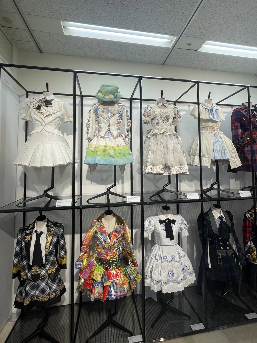 nann87c's tweet photo. #AKB大衣装展 行ってきたよ、なんかもう青春というか人生が蘇ってきて本当に最高だった、行ってよかった、、🥲🤍 https://t.co/09P0jeDGPZ