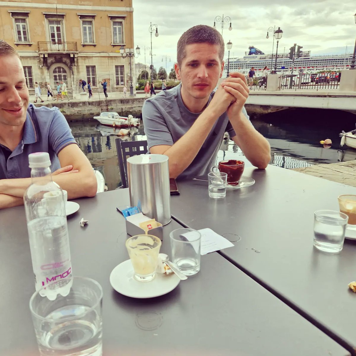 moi_adam's tweet photo. When in #Italy you'll have @illycaffe. When in #Triëste, you'll have a Capo in B (Capo Triestino) ☕️
#Illy #illycoffee #illycaffe #illybar #trieste #capoinb #capotriestino #caffe #Italia https://t.co/UgDdd0XSta