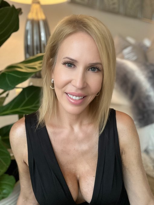 It&rsquo;s a sexy Saturday! 💋#Saturday #SaturdayMood #SaturdayThoughts #SaturdayVibes #onlyfans https://t.co/8Ng4kPg3MJ<a href="/tag/saturday"class="tags">#Saturday</a><a href="/tag/saturdaymood"class="tags">#SaturdayMood</a><a href="/tag/saturdayvibes"class="tags"><span>#saturdayvibes</span></a><a href="/tag/saturdaythoughts"class="tags"><span>#saturdaythoughts</span></a><a href="/tag/onlyfans"class="tags"><span>#onlyfans</span></a>