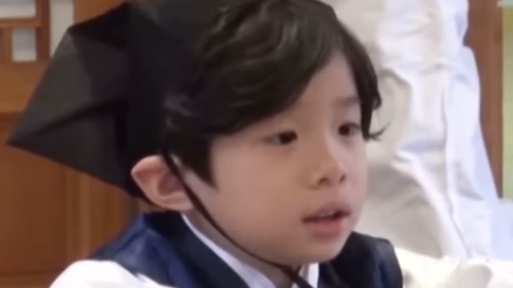 sjypouts's tweet photo. look at this mini jake, he really looks like baby jake 😭 https://t.co/flVMjdZ42u