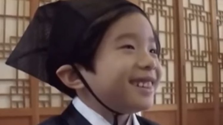 sjypouts's tweet photo. look at this mini jake, he really looks like baby jake 😭 https://t.co/flVMjdZ42u