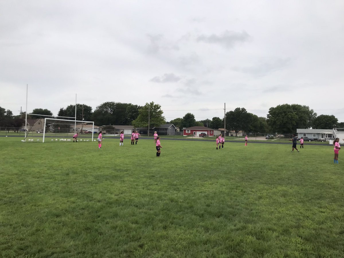 GIGirlsSoccer1's tweet image. Thank you to all the girls that participated in our youth soccer camp! Our girls had the opportunity to lead and teach the younger girls great fundamentals this summer. We had 1 rainy day but no better way to play soccer than under the rain! Thank you @WalnutMiddle #GOGI 🌴⚽️