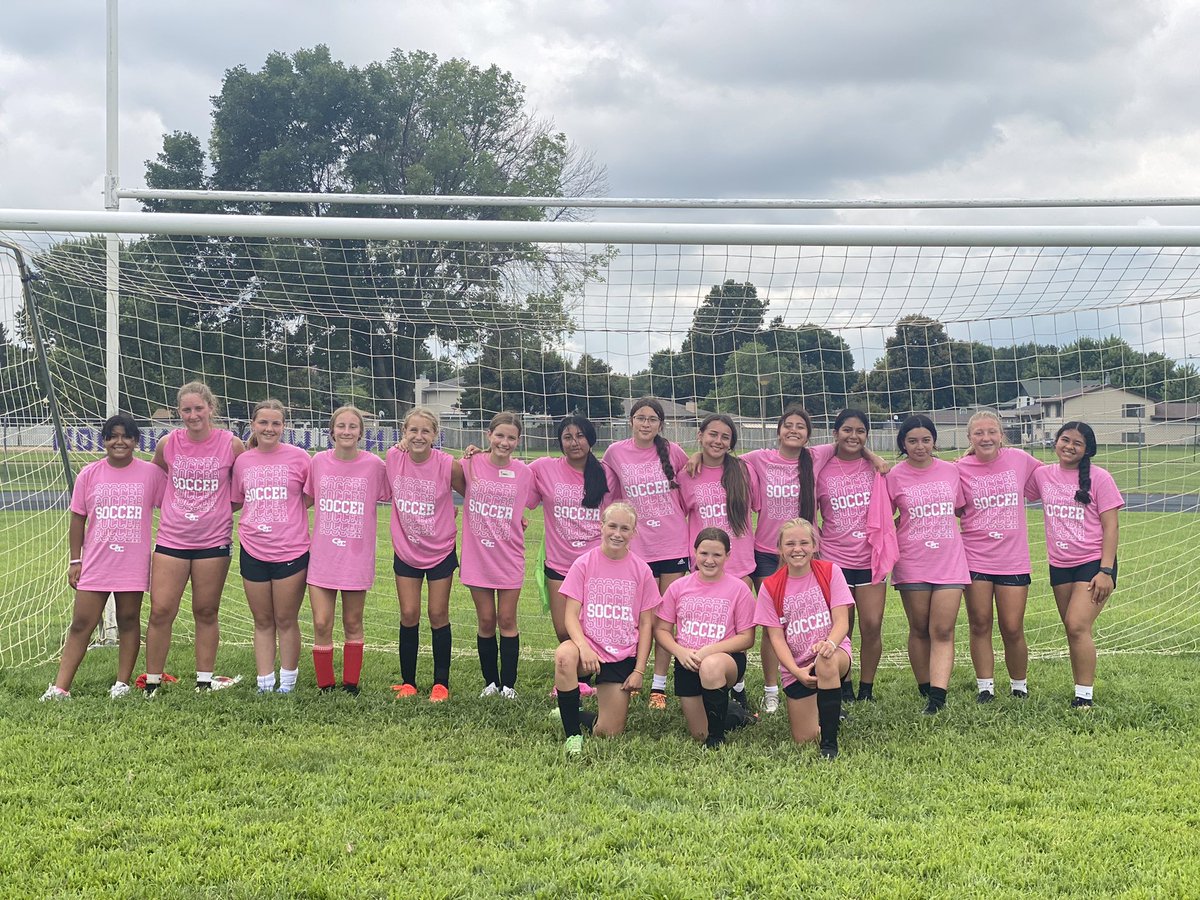 GIGirlsSoccer1's tweet image. Thank you to all the girls that participated in our youth soccer camp! Our girls had the opportunity to lead and teach the younger girls great fundamentals this summer. We had 1 rainy day but no better way to play soccer than under the rain! Thank you @WalnutMiddle #GOGI 🌴⚽️