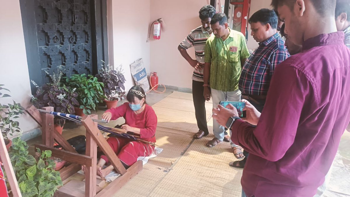 MAnanda66649452's tweet photo. IIHT Bargarh students, weavers and our Demonstrator today visited Handloom museum at New Delhi @iihtbargarh @IihtJodhpur @IIHTGuwahati @IIHTfulia @IIHTvaranasi @TexMinIndia https://t.co/GGriZoZ8Mh