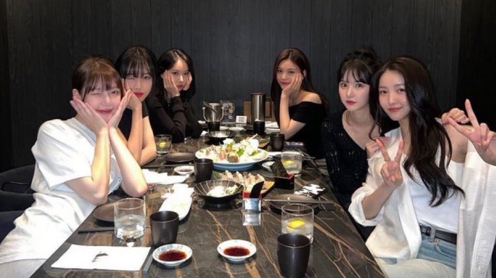 GFRIEND reunites in new photo.