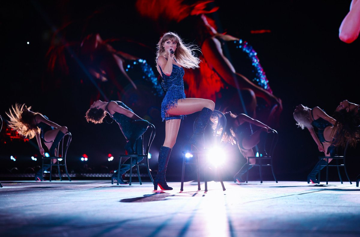 tswifterastour's tweet photo. Los Angeles, California are you …ready for round 3? 🔥✨💙💎#TSTheErasTour #LATSTheErasTour https://t.co/VNfnVmXZLi