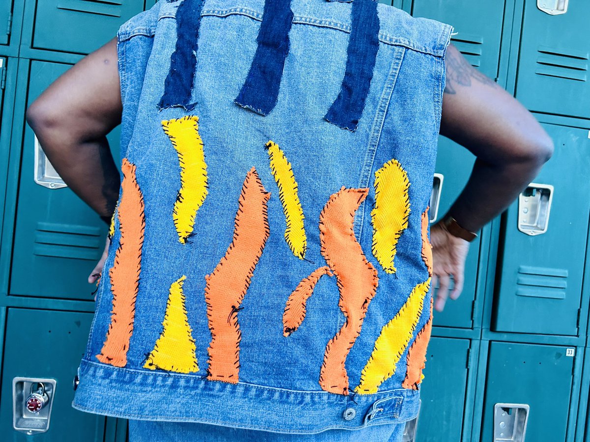 JameeCornelia's tweet photo. ART SCHOOL DROPOUT 🤞🏾
Fit up cycled by me 😌 https://t.co/wnpTKQXk1J