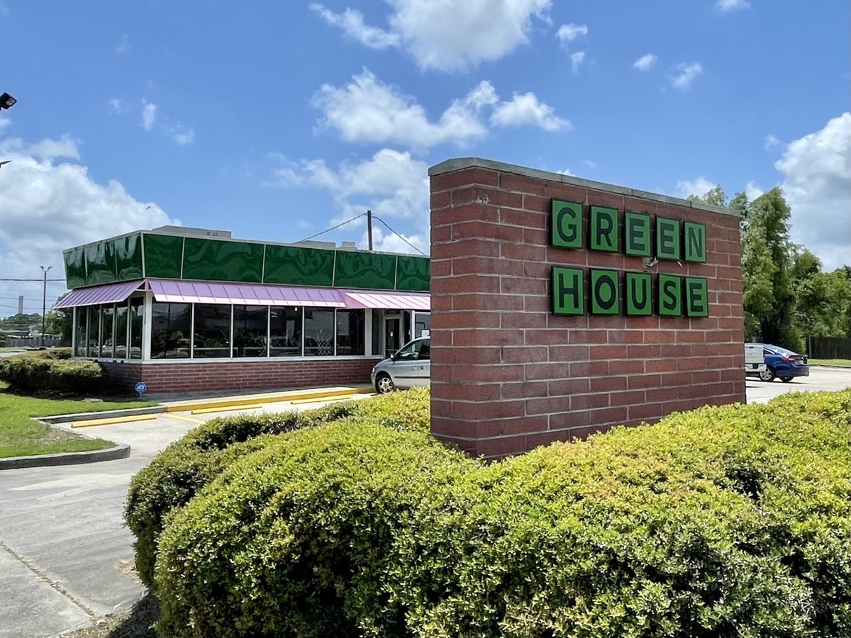 GAFollowers's tweet photo. A closed-down Waffle House in New Orleans has been converted to a plant shop, it's called The Green House. https://t.co/W5qGVNDggZ