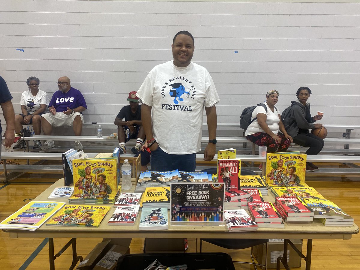 conley4kids's tweet photo. Free book giveaway compliments of the Nashville @MBK_Alliance #IReadILead 📚 ❤️ at the @HaroldLoveJr Love’s Healthy Start Festival at Hadley Park! Come out for books, backpacks, school supplies, & more! Thanks Mr. Mason for being an educator & community volunteer! https://t.co/SyiFjhGsgU