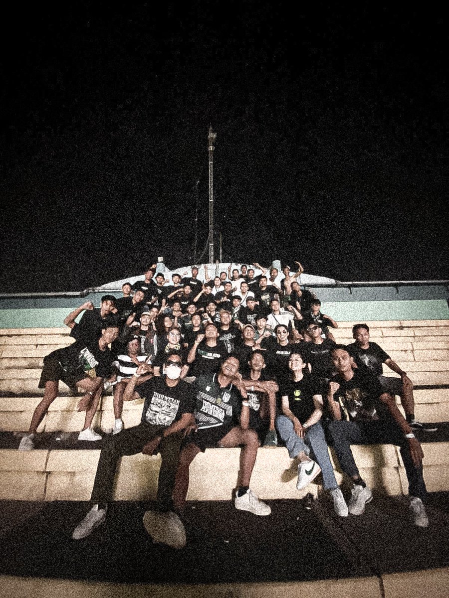 Tak perlu menjelaskan apapun kepada pembencimu,cukup berterimakasi kepada mereka yg bersimpati,GOD SAVE THE ULTRAS MOVEMENT!