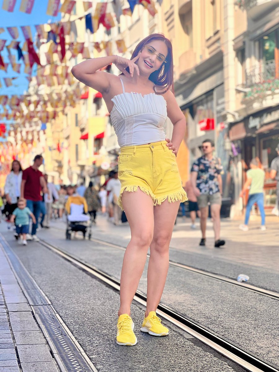 AnchorPiya's tweet photo. At Taksim Squre…Busiest And Happening Place In Istanbul Turkey In The Arms Of My Love @krnar56 #wearing @kapdabymanioberoi #taksi̇m #istanbul #turkey #shortvisit #layoverlife✈️ https://t.co/cdClLHwbXn