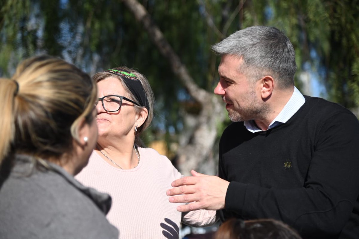 diegocostarelli's tweet photo. Con @TadeoGZ recorrimos distintos puntos fijos del departamento.
Conversamos con vecinos y militantes sobre las próximas elecciones nacionales #PASO y la necesidad de generar un cambio profundo en nuestro país. https://t.co/gmQfLJtWJZ
