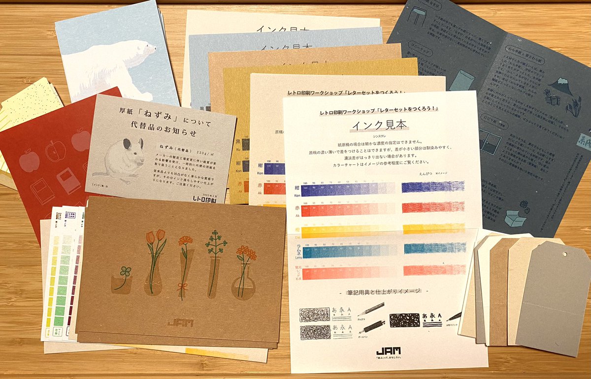 sakura_notetime's tweet photo. JAM　レトロ印刷・SURIMACCAさん　の続き

⑤500円で詰め放題の「おつとめペーパー市」
すっごく並ぶけど、絶対買った方が良い！めっちゃたくさん詰め込めれる
私は、見本のペーパーや本とか多めに詰め込んだけど、色んな色の無地や柄やイラストありの紙もたくさんあった(友達は紙系多めに入れてた) https://t.co/flabnBlaNr