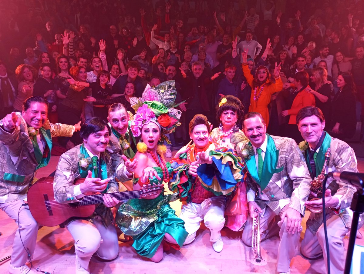 LosAmados1's tweet photo. Gracias #ConcepciónDelUruguay  @entreriosteatro por recibirnos de esta manera

 ¡ya queremos volver! 

@marcia.amoroso_ @culturaentrerios @culturaconcep @municipalidadconcepcion @franciscadagostino @carolinagaillard @fefoprieto @culturanacionar https://t.co/e93M5FyKiM