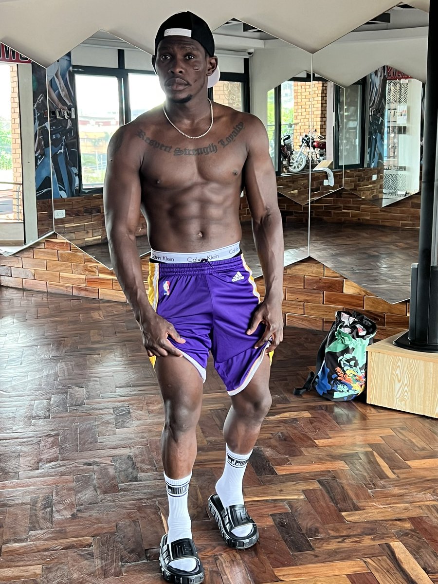 BwogiMusa's tweet photo. A lion with out a scar is a Bitch 😎19th August we ready for ABU E&C title belt.
#TMSMB #TMOLYBWOGI⚡️ #BOXINGFORCHARITY https://t.co/vmHWltDsrI