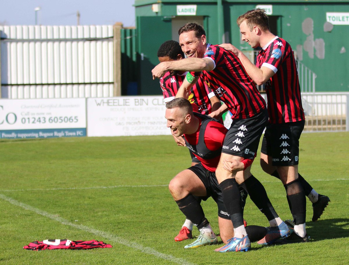 JoeTaylor28's tweet photo. Will look back on these 2 years at @LewesFCMen with pride - but all good things come to an end. Thank you to all staff and the fans that welcomed me and my family.

Thanks in particular to @Tonyrussell78 - will never forget what he has done for me on and off the pitch.

JT 👊🏻 https://t.co/fobXBi5hDC
