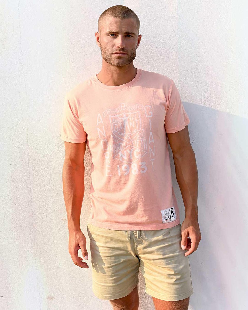 "I like my opponents the way I like my steaks — in bunches.” 

For as big as the man was, the legend was bigger still, and <a href="/rootsoffight/">Roots Of Fight</a> throws back to Andre taking NYC by storm with this new coral tee - only at rootsoffight.com.

#KnowYourRoots 
rootsof.co/andrecollectio…