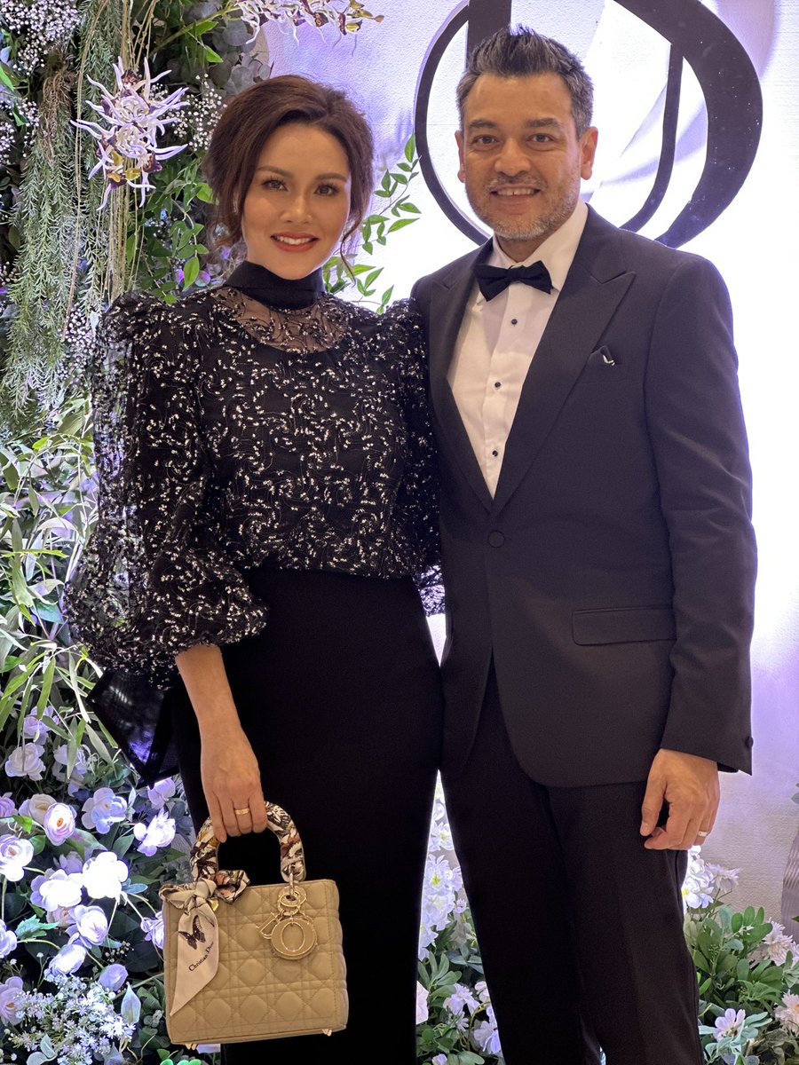 sarimahi's tweet photo. Beautiful wedding , congrats @Shilaamzah and @UbaiMz ❤️🤲🏻 #itsallaboutus 😘😍 https://t.co/Tk6nvUnHnk