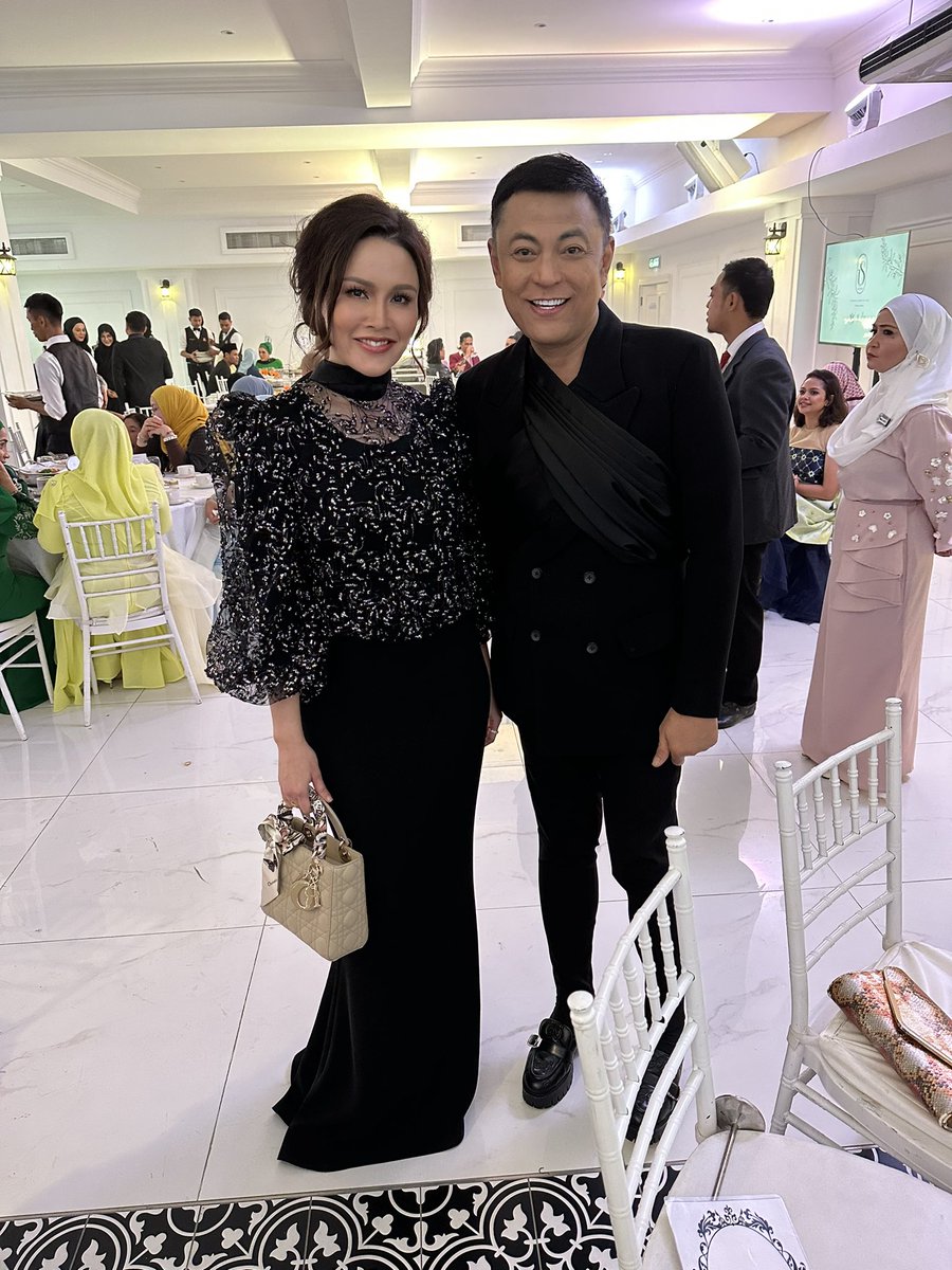 sarimahi's tweet photo. Beautiful wedding , congrats @Shilaamzah and @UbaiMz ❤️🤲🏻 #itsallaboutus 😘😍 https://t.co/Tk6nvUnHnk
