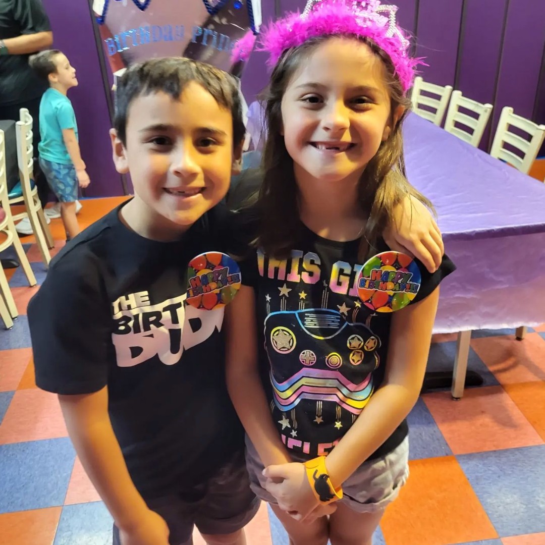 itzfamily's tweet image. 🎉🍕 iT'Z party time! Birthday parties at iT'Z are the ultimate way to celebrate your special day. Book your party today!

#itzfun #itzyourbirthday