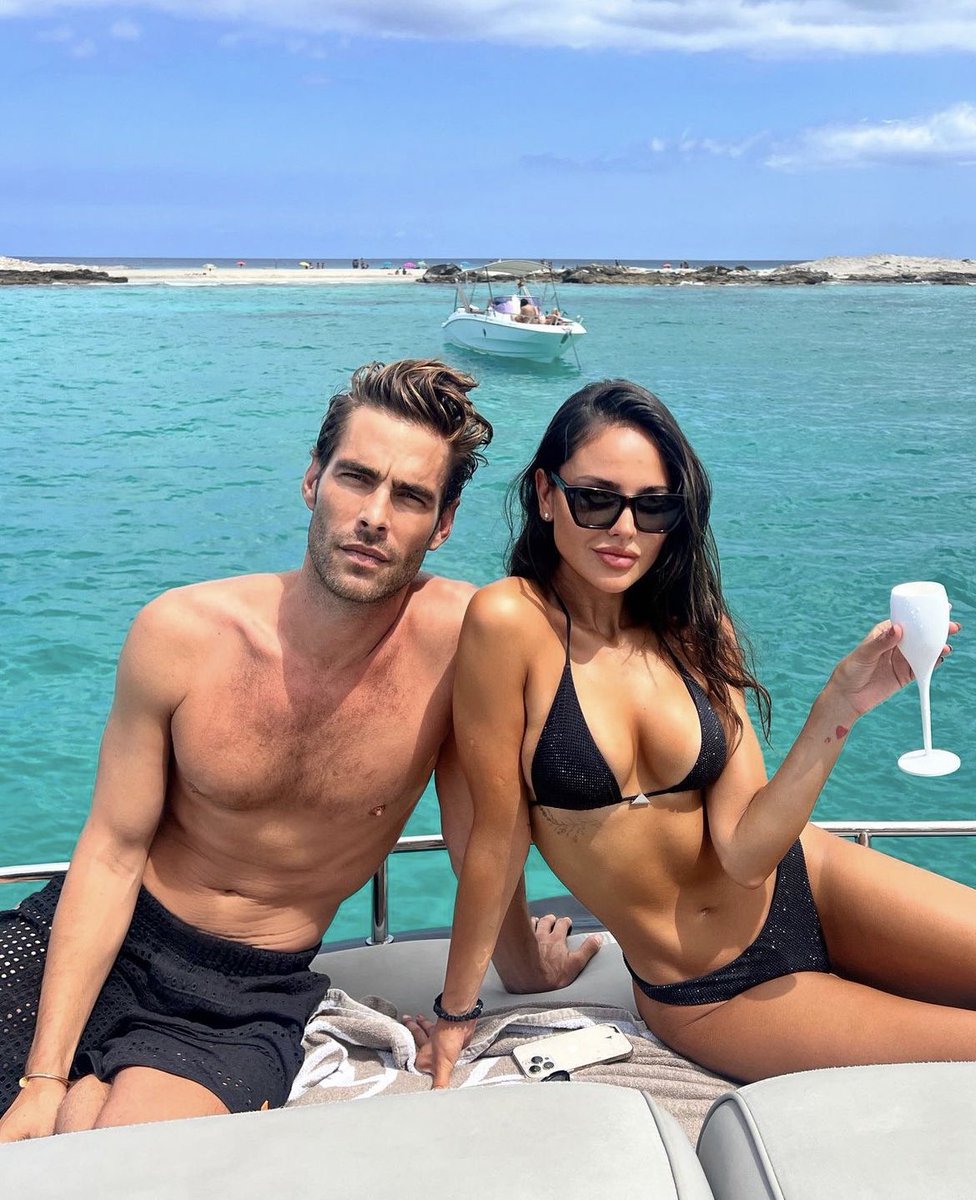 Eiza González Updates tweet media