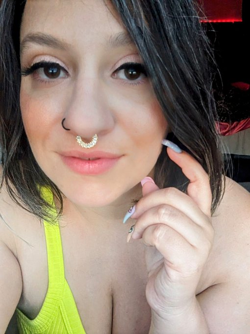 So I've been reaching out in DMs to studio companies because I'm SO ready to do studio work. 🤩🤩🤩 https://t