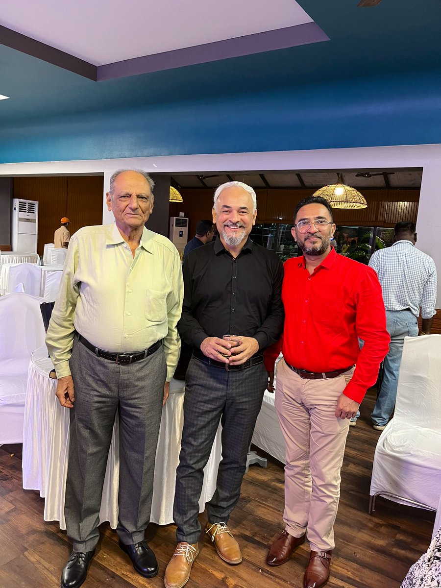 Kulpreetyadav's tweet photo. It was a pleasure to be here today. Icing on the cake was meeting Admiral V.S. Shekhawat! 
#warstorytelling #IndianArmedForces #usclub @destinychauhan3 https://t.co/JYjh2QWvp2