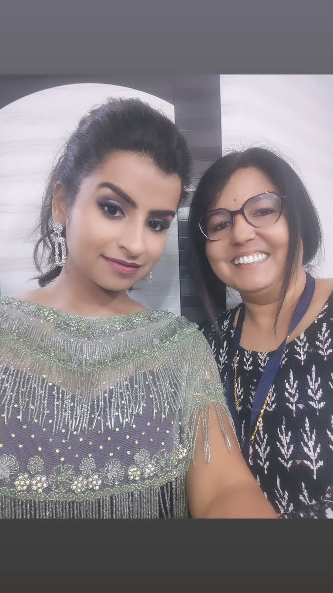 Gorgeous @sivaangi_k ♥️🥰😍
For @rajayuvan#concert

Makeup & hairstyle @arupre_makeup_artis

#concert #makeupartistsworldwide
 #singer #sivaangi #sivaangifans #sivaangikrish  #cookwithcomali4 #cwc4  #sivaangikrishfanclub #sivaangi #u1 #highonu1 #highonu1concert #noiseandgrains