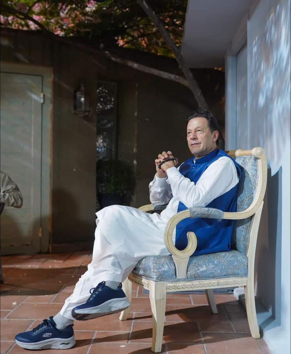 IrfanEhmed's tweet photo. In last 15 years 3 prime ministers convicted in election year and thrown out of election race, Yusuf Raza Gilani in 2012, Nawaz Sharf in 2017 and now Imran Khan in 2023. Then they claim country is progressing!
#پر_امن_ملک_گیر_احتجاج https://t.co/wGUKjQ11Hj