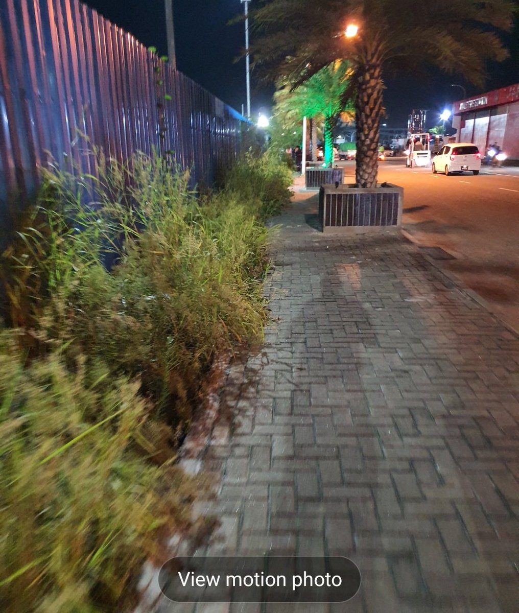 Ismail6943's tweet photo. Mi fennanee Bodhuthkurufnu magu  Thilamale Bridge masaiykaiy kuran bandhu kohfa vaa sarahadhu ga pavement mathin nuhingey varah gasthah boavefa nufennanee tho.
@MaleCitymv https://t.co/TOhkN7XUMu