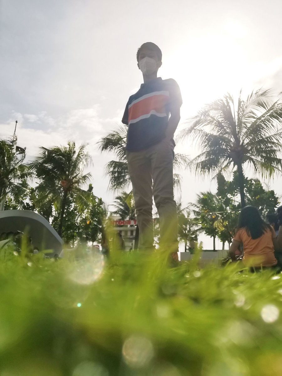 Lightningboypl1's tweet photo. Cherishing the last days of summer break with a refreshing walk at SM Mall of Asia Arena. Let's welcome a new day of learning at University of the East! 📚 https://t.co/TuBpwHwN4N
