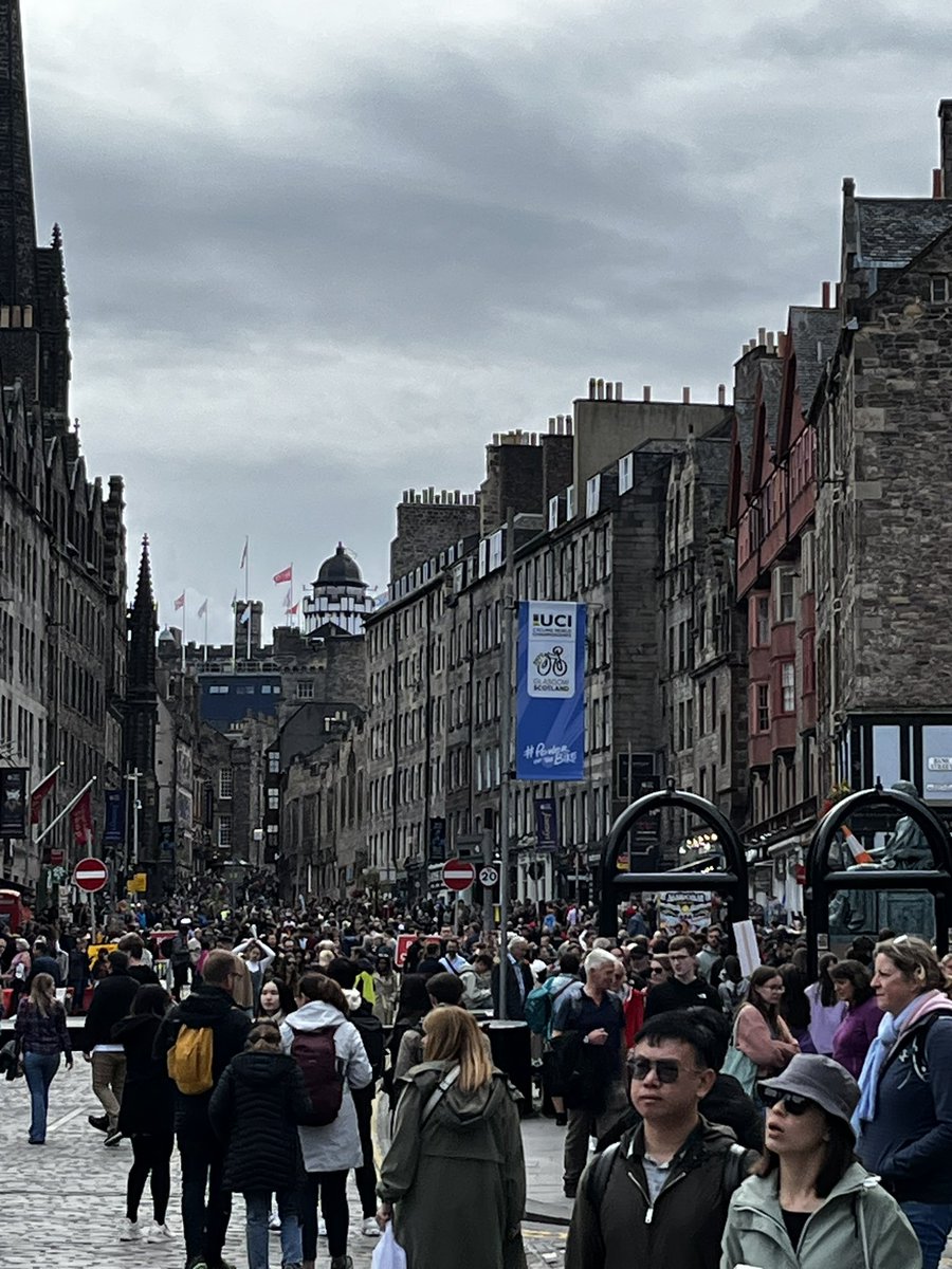 Edspace2020's tweet image. Tonight in Edinburgh Fringe… sinha, dinner, skinner… a great combo.  @paulsinha, @FrankOnTheRadio @edfringe